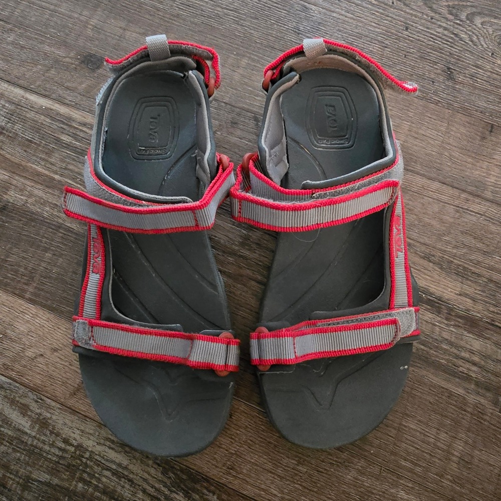 Teva Hurricane XLT 2 Sport Sandals Youth 4 Grey Red Hiking Water Shoes‎ 1093489Y